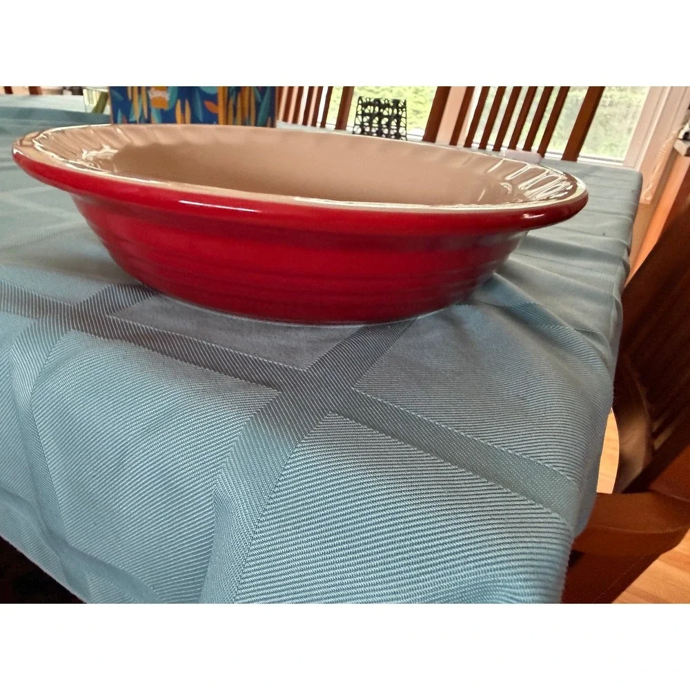 Le Creuset Heritage Stoneware 9-Inch Fluted Pie Dish – Cerise (Cherry Red)